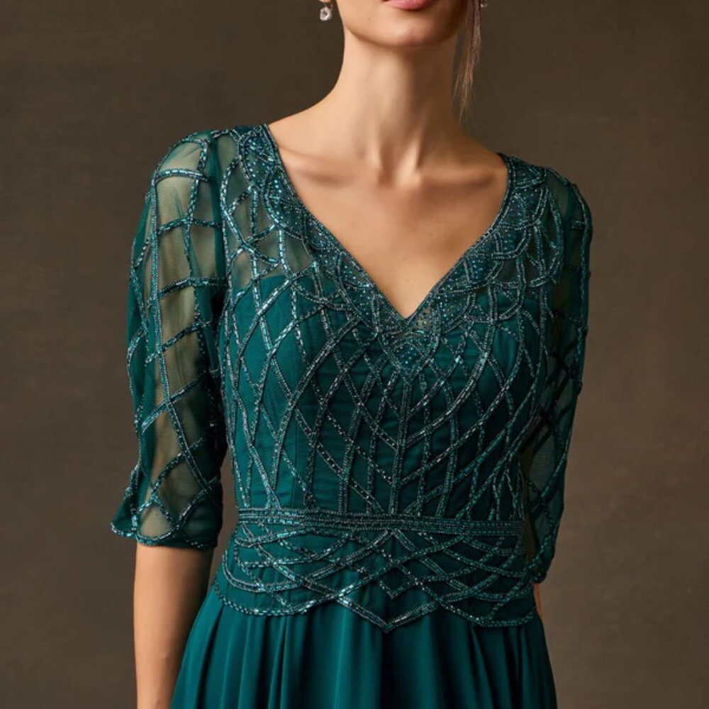 EMERALD GREEN FORMAL MOTHER OF THE BRIDE DRESS. PLUS SIZE GOWN - Picture 2 of 7